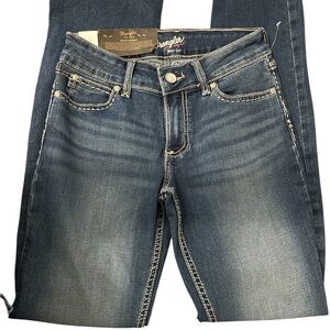 Wrangler Retro Mae Mid rise NWT Size 27/3 x 34  Womens Jeans